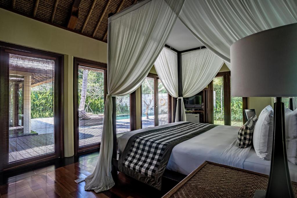 kayumanis villa pool area