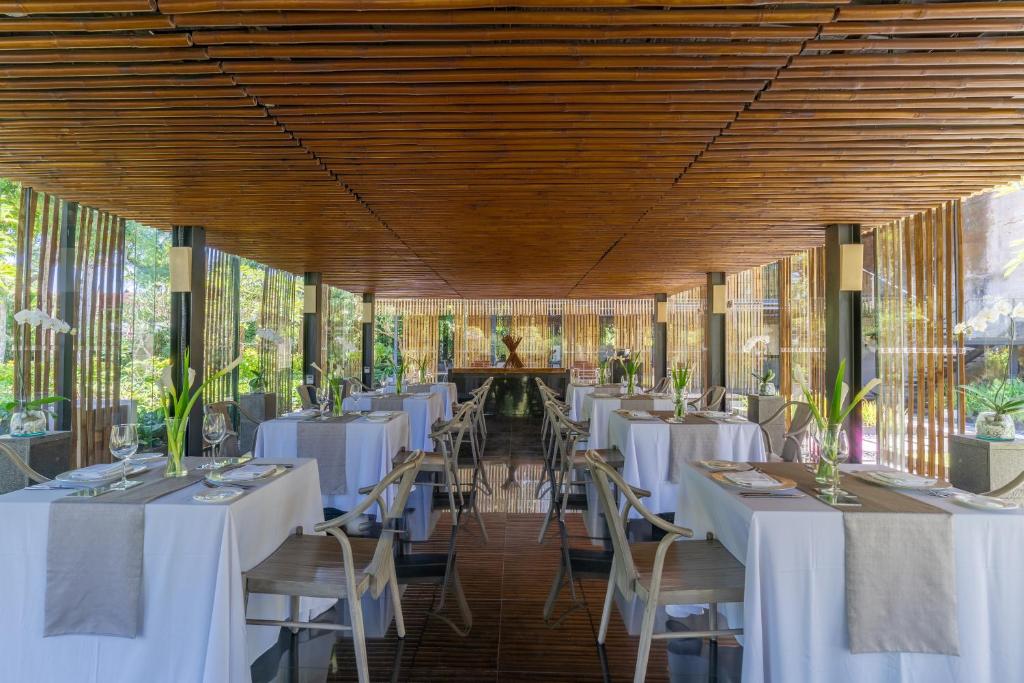 kayumanis villa restuarant
