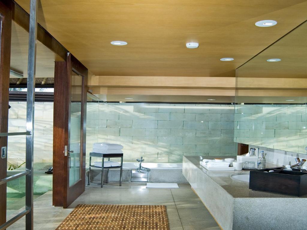 bale villas bathroom light