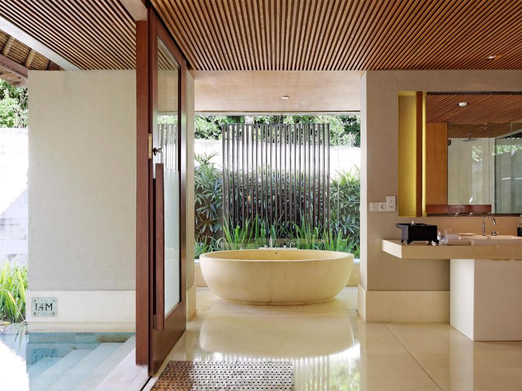 bale villas bathroom outdoor