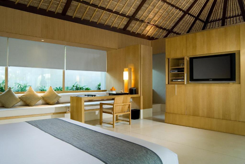 bale villas bedroom tv