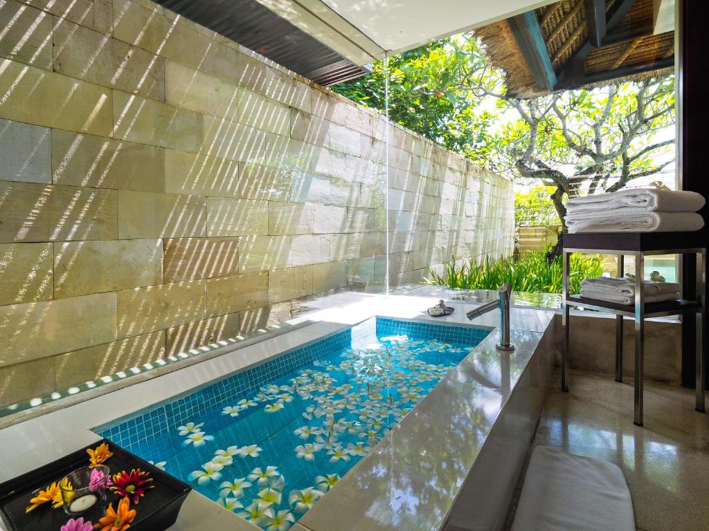 bale villas flower bath