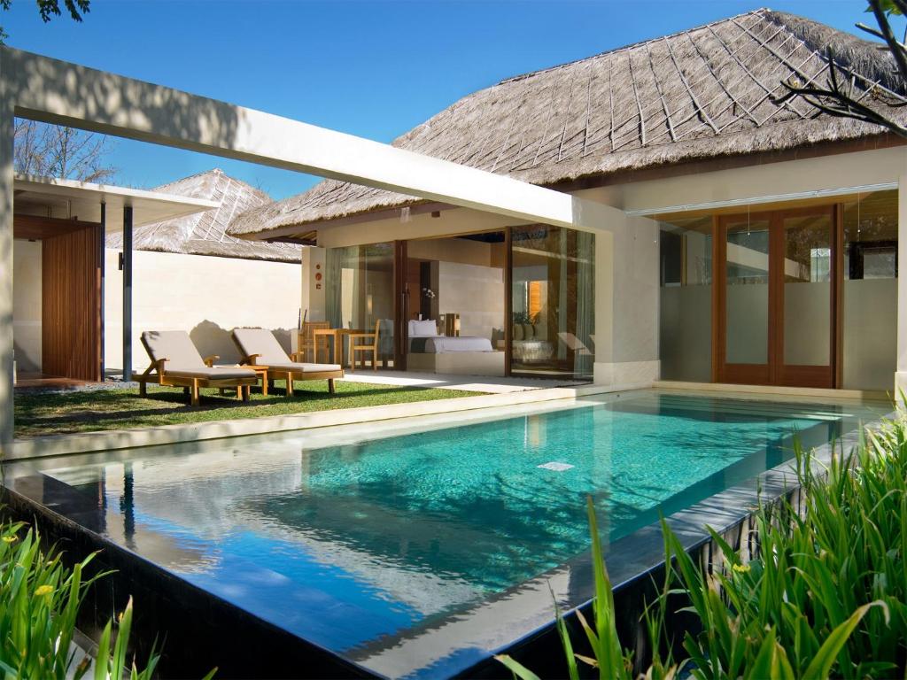 bale villas pool daytime