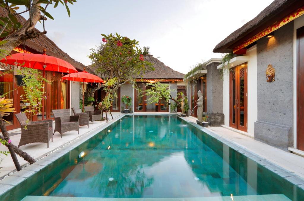 mahagiri villa pool