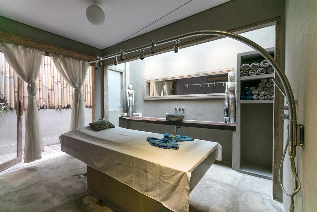 blue karma massage room