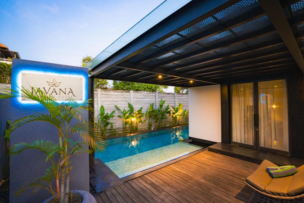 javana villa exterior night