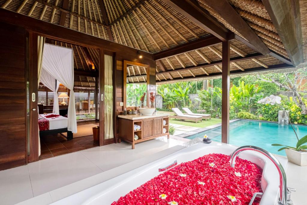 mayaloka villa hot tub