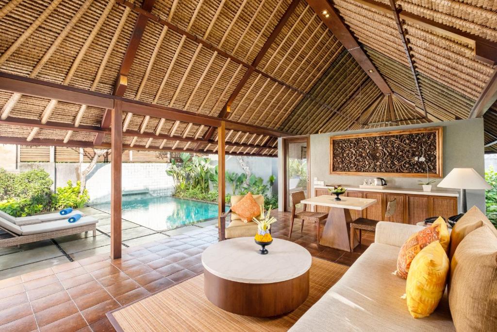 mayaloka villa sitting pool