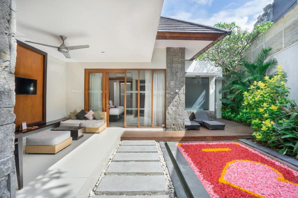 samaja villas pool flower