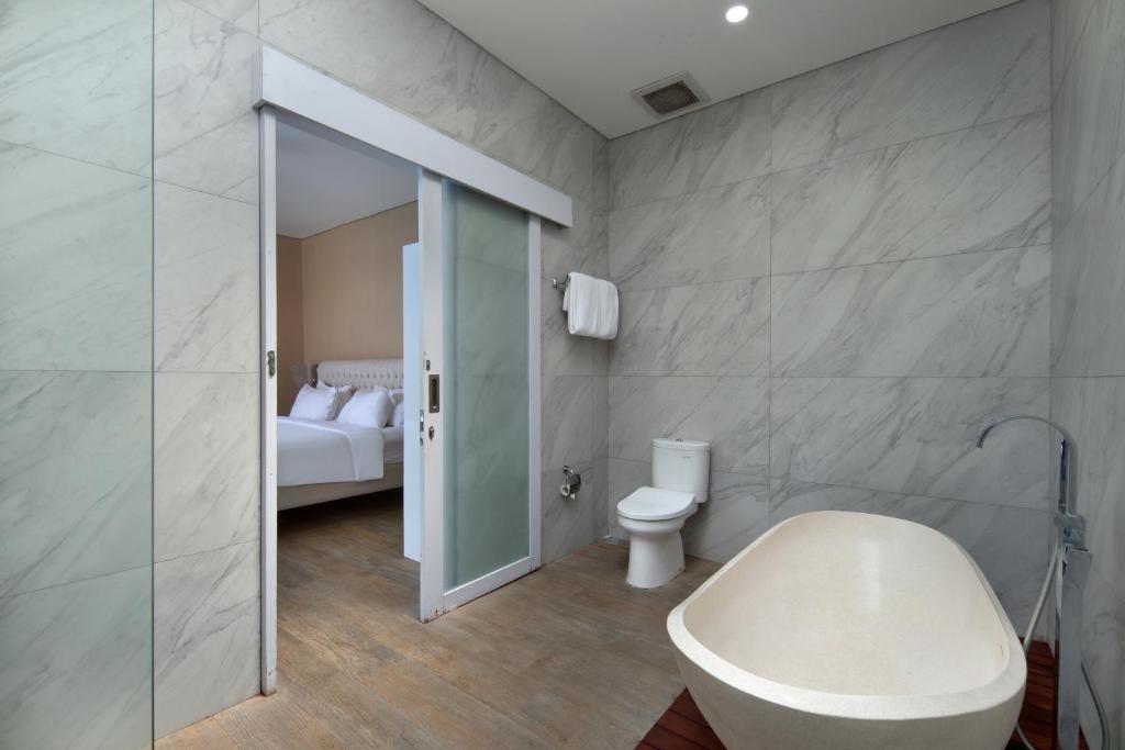 grand doha bathroom