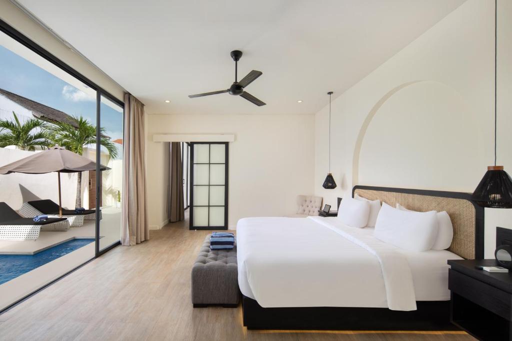 grand doha poolside bedroom