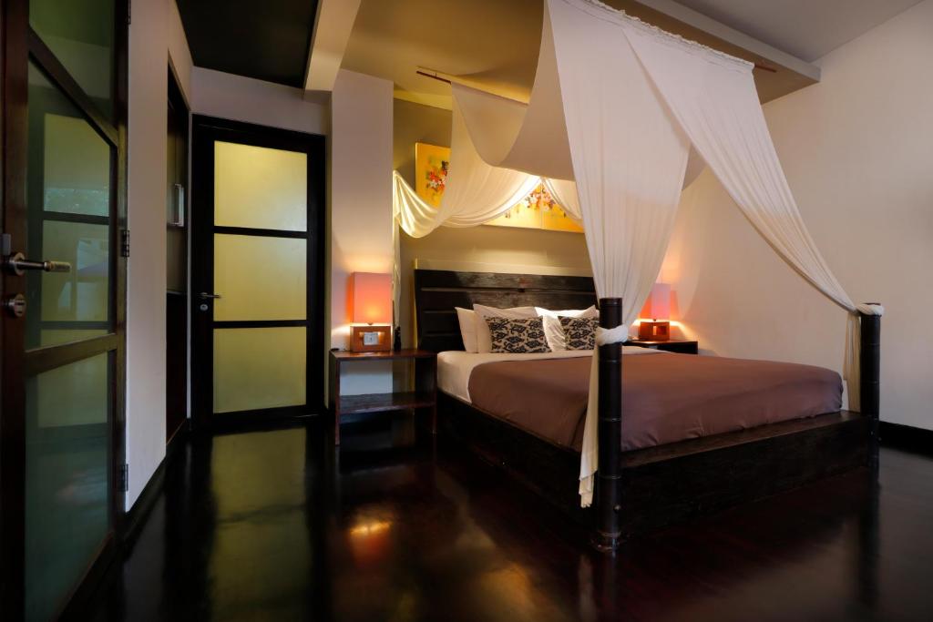 seiryu boutique bedroom canopy