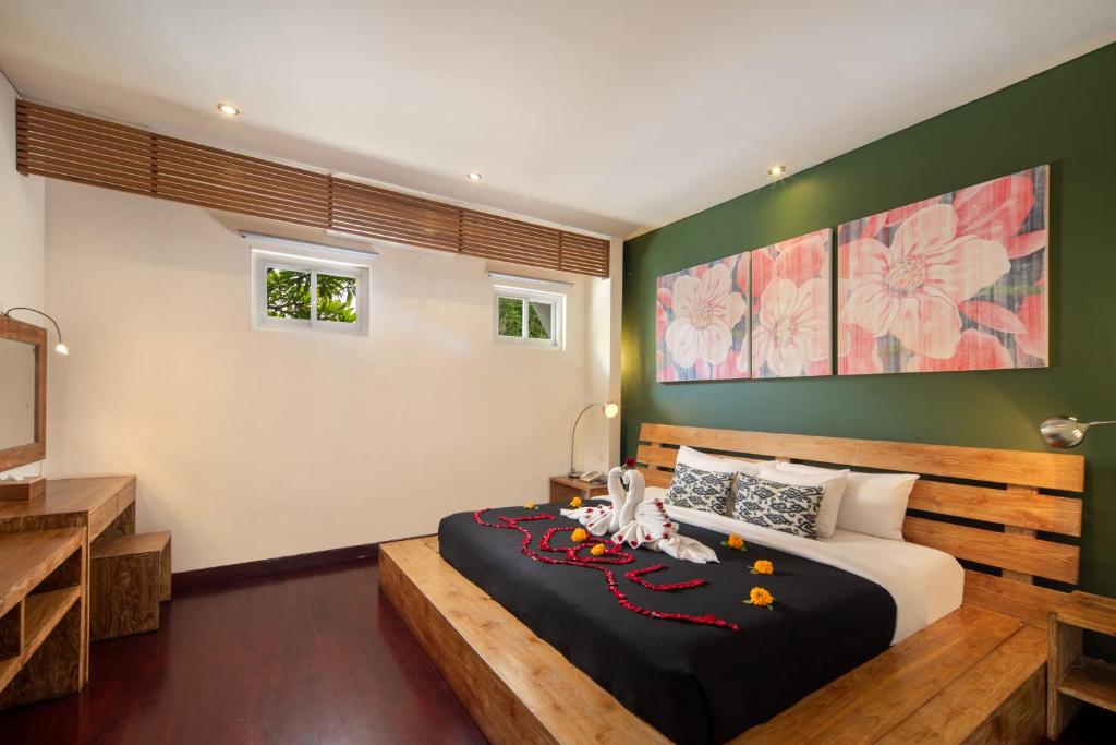 seiryu boutique floral bedroom