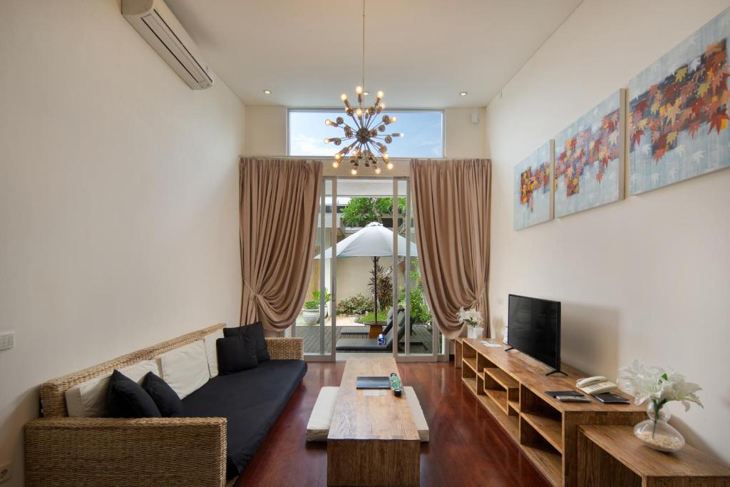 seiryu boutique living room garden