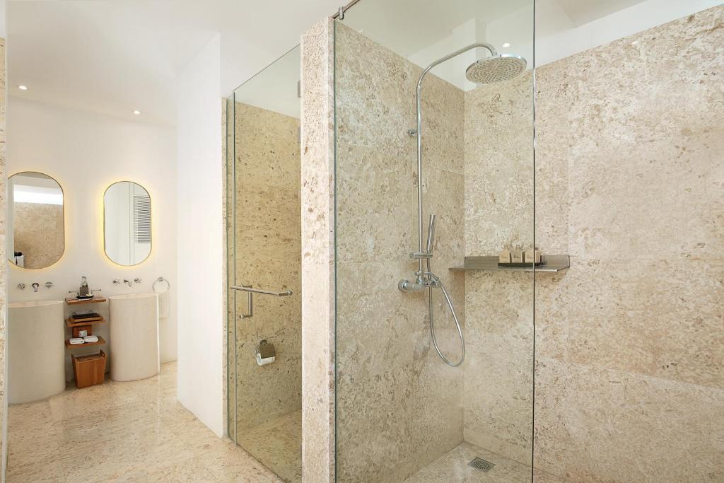 uma sapana luxury shower