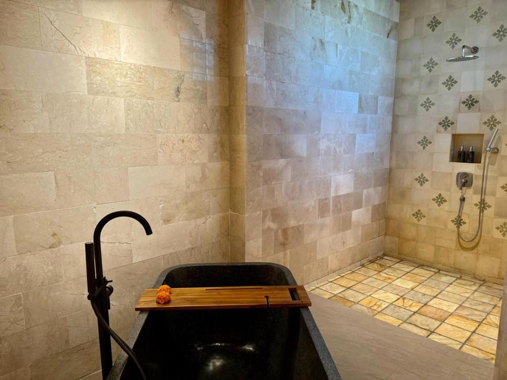 abian villas bathroom2