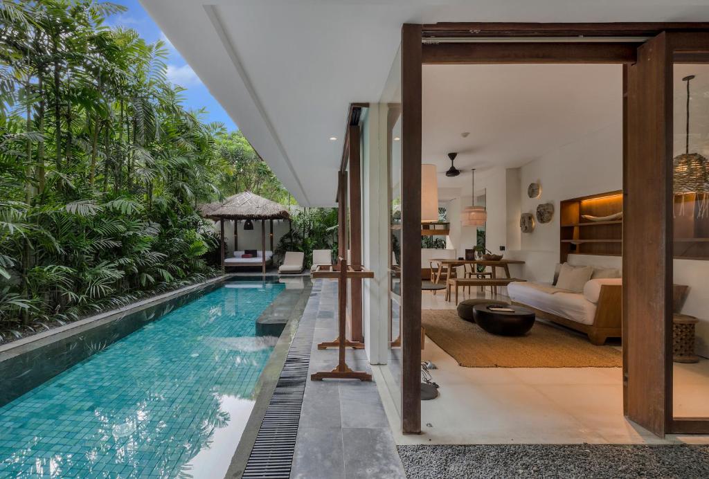 bisma villa pool