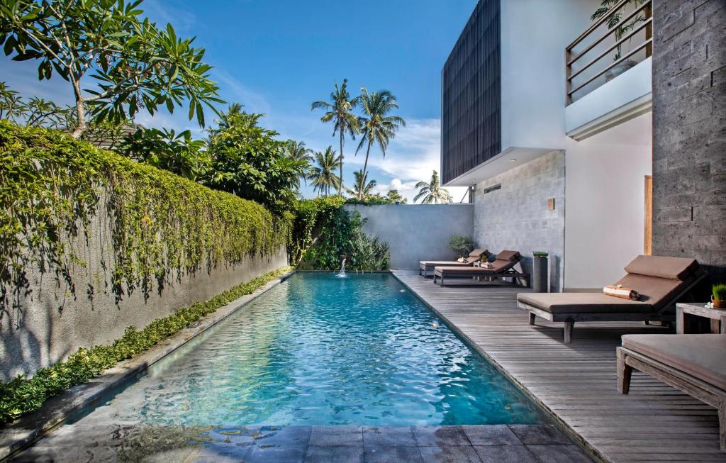 kayu villa long private pool