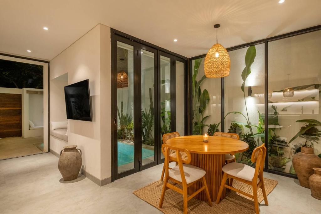 elara villa dining