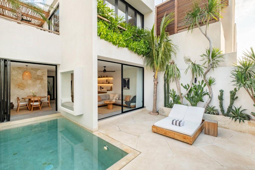 elara villa pool 2