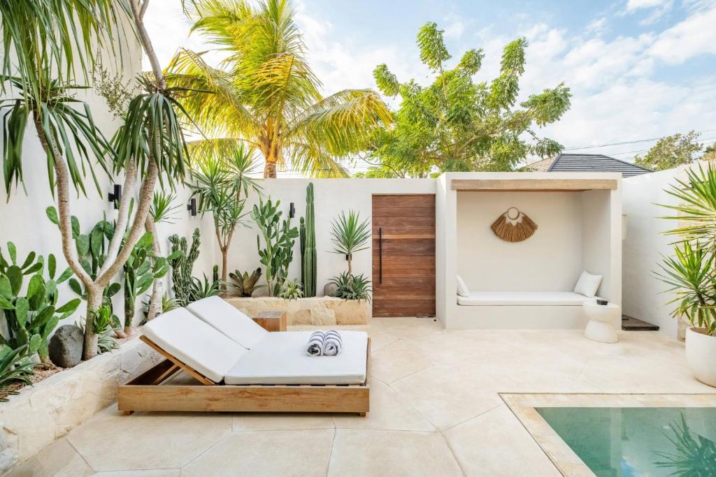 elara villa pool 4