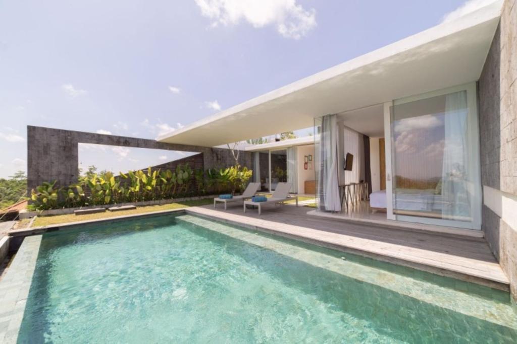 hideawa villa pool 1