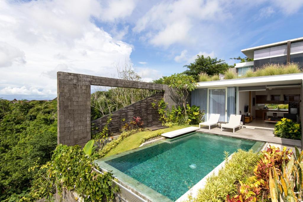 hideawa villa pool 2