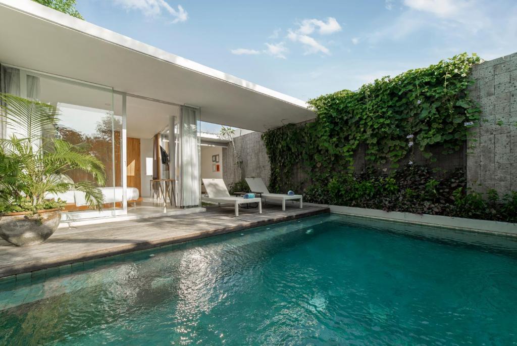 hideawa villa pool