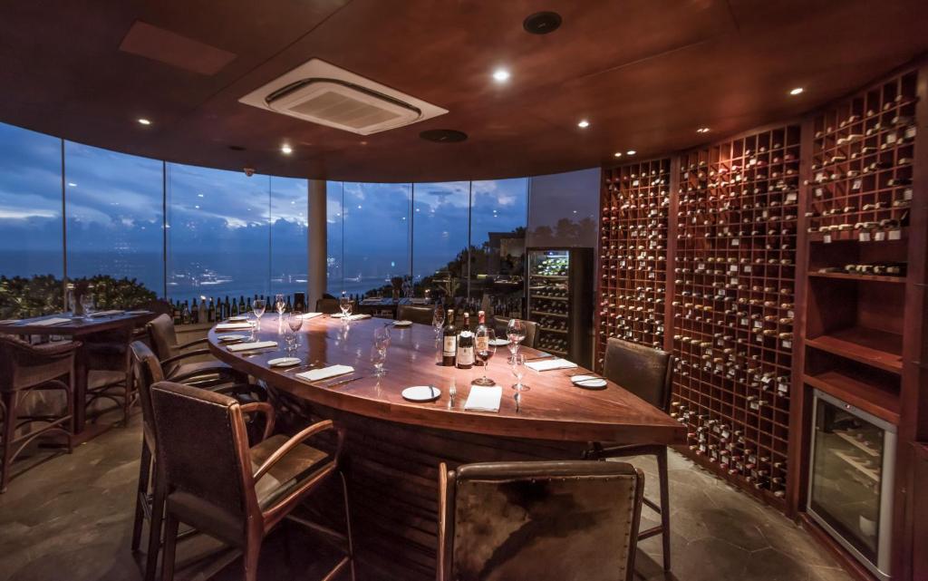 karma villa dining