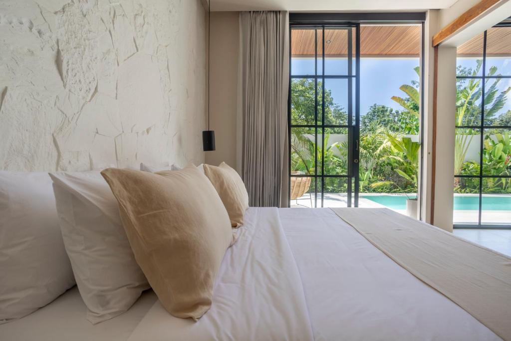 dreamland villa bedroom pool access