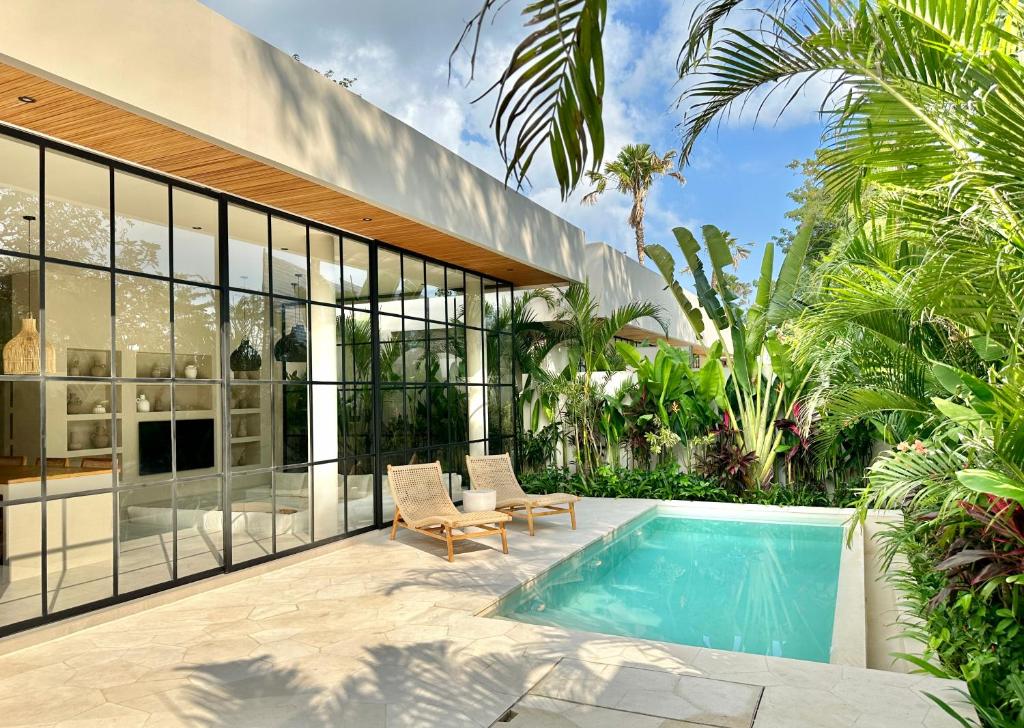 dreamland villa garden pool view