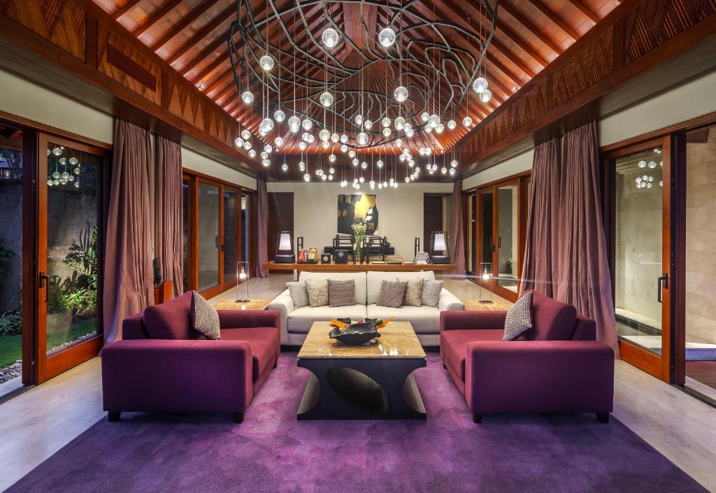 edge villa hall