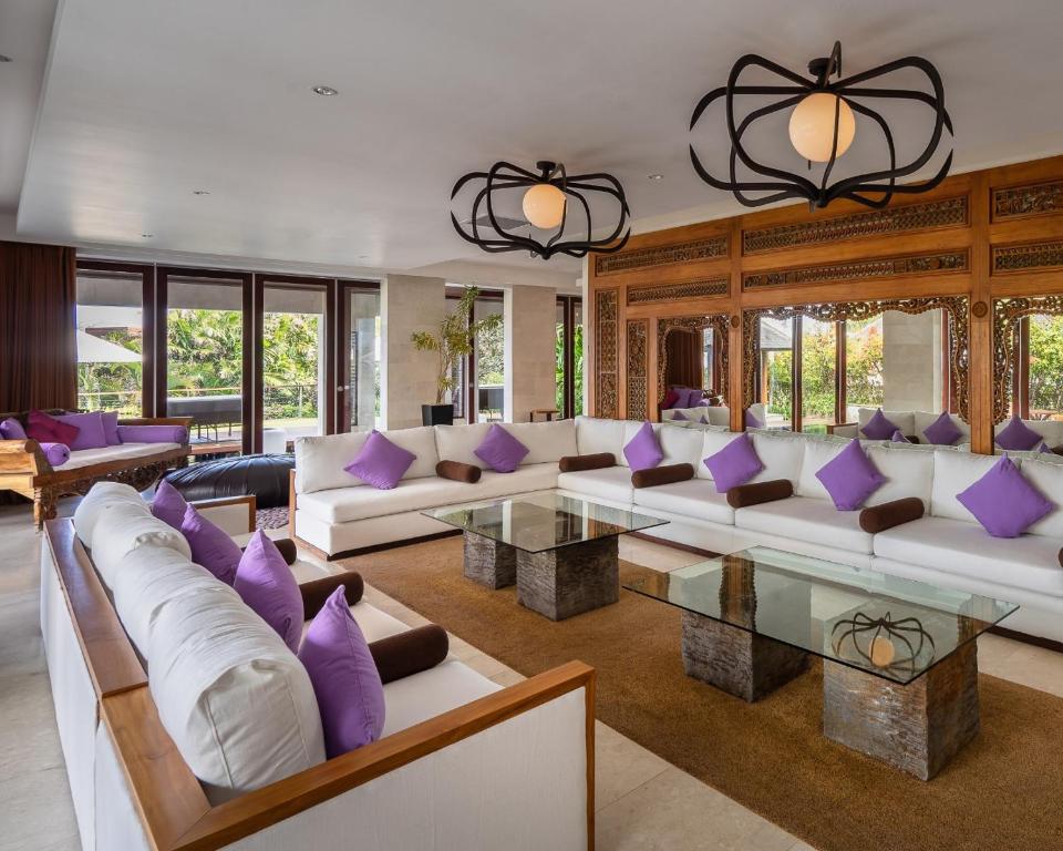 edge villa living hall