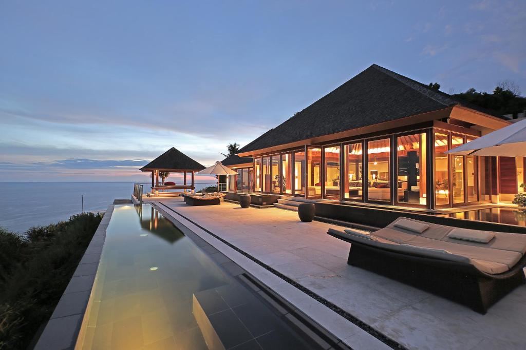 edge villa pool