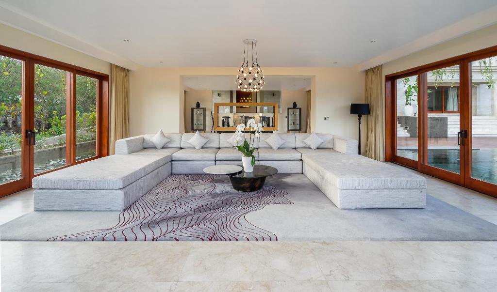 edge villa spacioushall